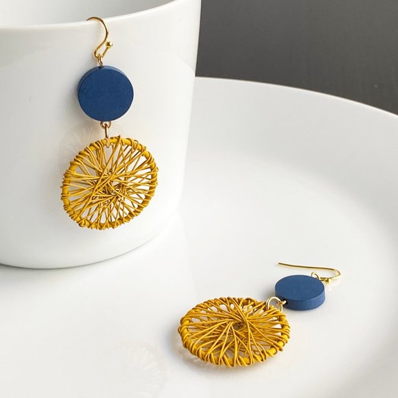 NEW "Yellowstone" Dreamcatcher Wooden Earrings - Picture 2 of 5